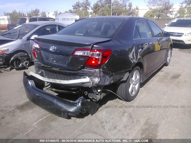 4T1BF1FKXEU336952 - 2014 TOYOTA CAMRY L/SE/LE/XLE Gümüş foto 4