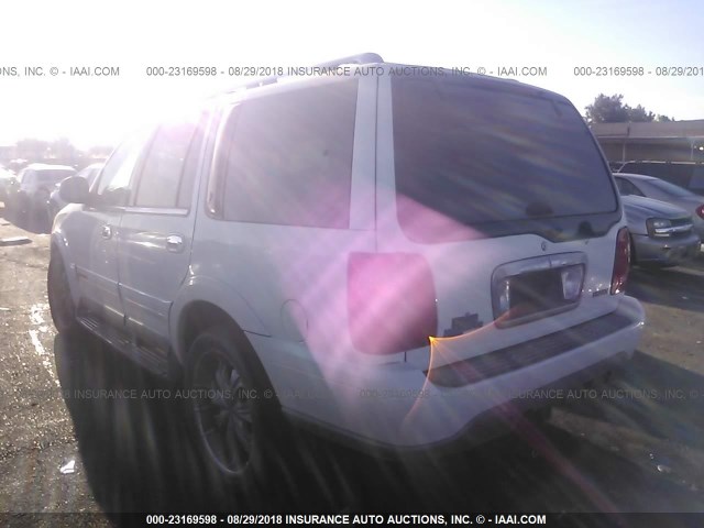 5LMPU28A7XLJ28796 - 1999 LINCOLN NAVIGATOR WHITE photo 3