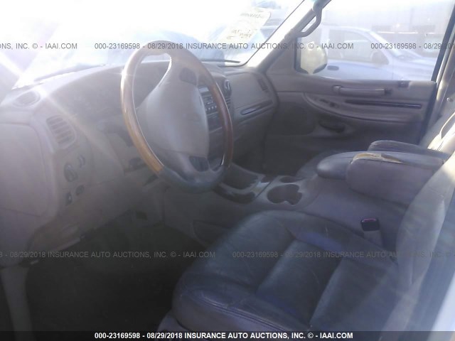 5LMPU28A7XLJ28796 - 1999 LINCOLN NAVIGATOR WHITE photo 5