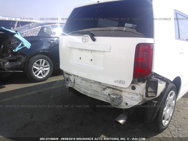 JTLKE50E281049391 - 2008 TOYOTA SCION XB Blanco foto 6