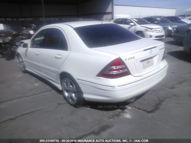 WDBRF40JX5F682166 - 2005 MERCEDES-BENZ C 230K SPORT SEDAN WHITE photo 3