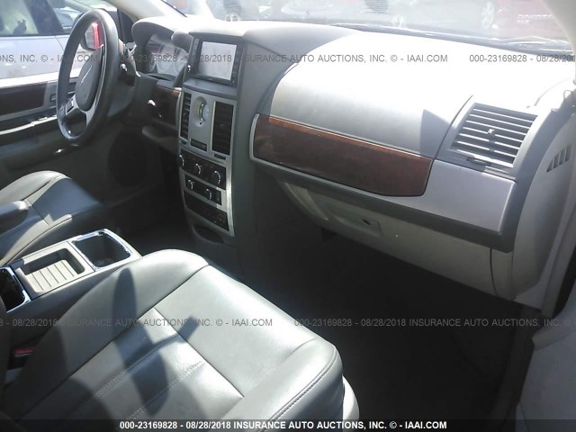 2A8HR54X49R566736 - 2009 CHRYSLER TOWN & COUNTRY TOURING BLACK photo 5