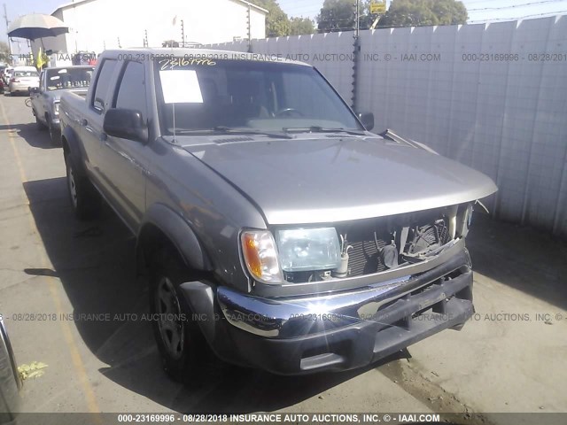 1N6ED27T0YC318293 - 2000 NISSAN FRONTIER CREW CAB XE/CREW CAB SE SILVER photo 1