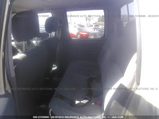 1N6ED27T0YC318293 - 2000 NISSAN FRONTIER CREW CAB XE/CREW CAB SE SILVER photo 8