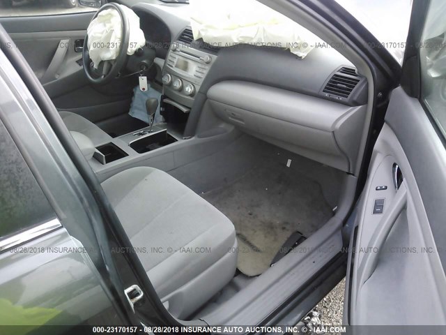 4T4BF3EK6AR037052 - 2010 TOYOTA CAMRY SE/LE/XLE GRAY photo 5