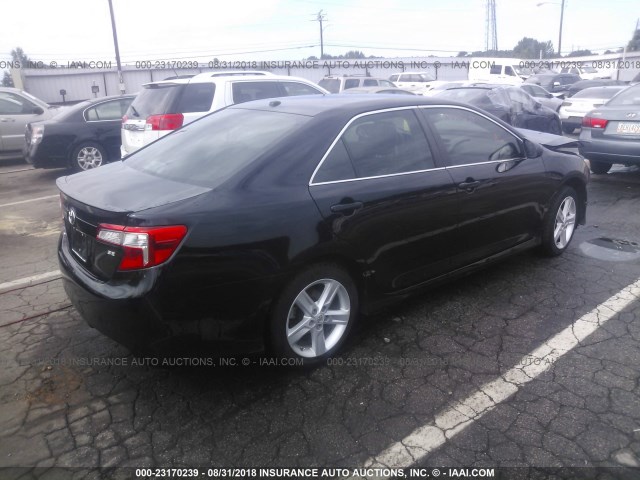 4T1BF1FKXCU143424 - 2012 TOYOTA CAMRY SE/LE/XLE BLACK photo 4