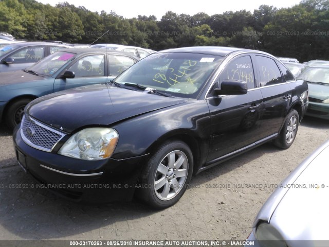 1FAHP24107G127965 - 2007 FORD FIVE HUNDRED SEL BLACK photo 2