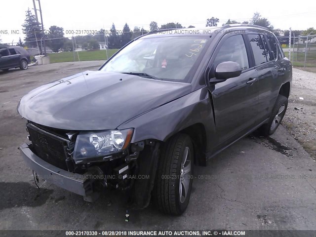 1C4NJDEB7GD764662 - 2016 JEEP COMPASS LATITUDE Grau Foto 2