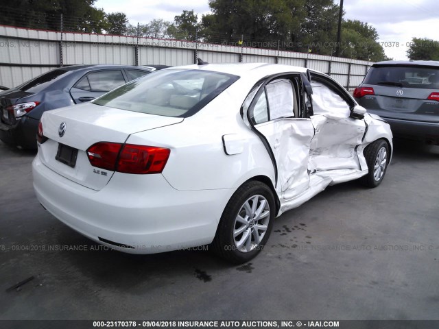 3VWDX7AJ2DM365566 - 2013 VOLKSWAGEN JETTA SE WHITE photo 4