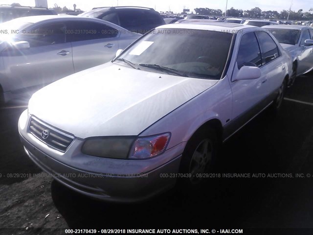 JT2BG22K210563477 - 2001 TOYOTA CAMRY CE/LE/XLE 白色 照片 2