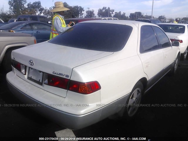JT2BG22K210563477 - 2001 TOYOTA CAMRY CE/LE/XLE 白色 照片 4