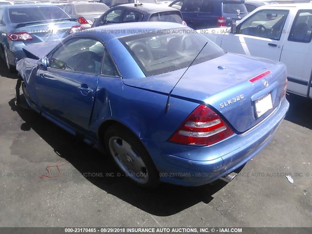 WDBKK65F21F191596 - 2001 MERCEDES-BENZ SLK 320 BLUE photo 3