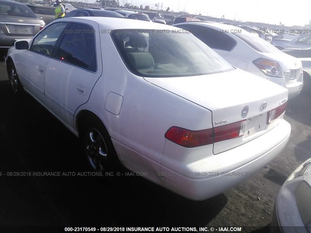 JT2BG22K5Y0503509 - 2000 TOYOTA CAMRY CE/LE/XLE 白色 照片 3