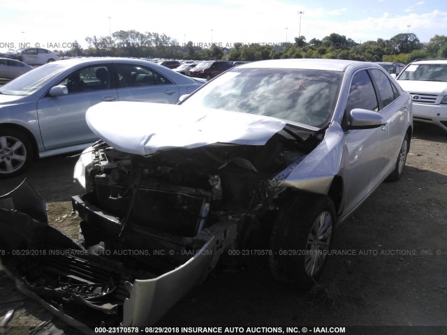 4T1BF1FK5CU573362 - 2012 TOYOTA CAMRY SE/LE/XLE SILVER photo 2