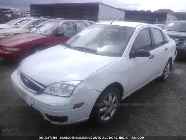 1FAFP34N25W159013 - 2005 FORD FOCUS ZX4 თეთრი ფოტო 2