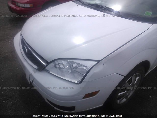 1FAFP34N25W159013 - 2005 FORD FOCUS ZX4 თეთრი ფოტო 6