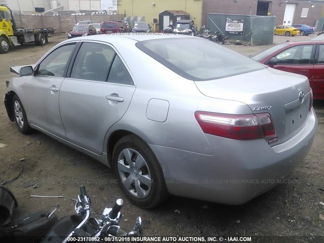 4T4BE46K59R120989 - 2009 TOYOTA CAMRY SE/LE/XLE SILVER photo 3
