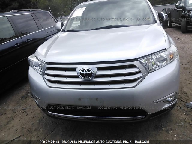 5TDDK3EH5BS060139 - 2011 TOYOTA HIGHLANDER LIMITED SILVER photo 6