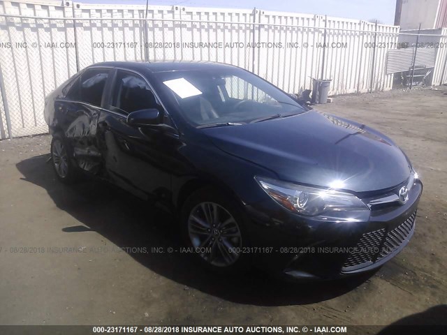4T1BF1FK1GU170985 - 2016 TOYOTA CAMRY LE/XLE/SE/XSE 深蓝色 照片 1