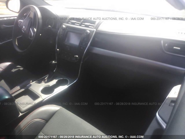 4T1BF1FK1GU170985 - 2016 TOYOTA CAMRY LE/XLE/SE/XSE 深蓝色 照片 5