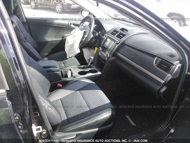 4T1BF1FK5CU087232 - 2012 TOYOTA CAMRY SE/LE/XLE შავი ფოტო 5