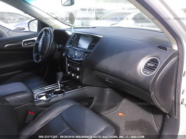 5N1AR2MN6EC624303 - 2014 NISSAN PATHFINDER S/SV/SL/PLATINUM SILVER photo 5