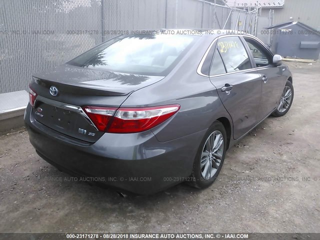 4T1BD1FK1FU152989 - 2015 TOYOTA CAMRY HYBRID/LE/XLE/SE GRAY photo 4