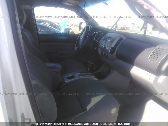 3TMLU4EN5AM042630 - 2010 TOYOTA TACOMA DOUBLE CAB თეთრი ფოტო 5
