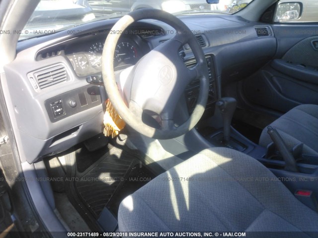 JT2BF22K910298494 - 2001 TOYOTA CAMRY CE/LE/XLE ნაცრისფერი ფოტო 5