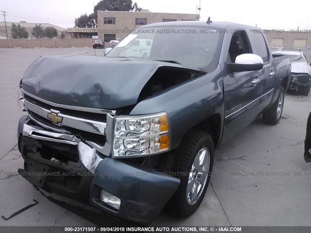 3GCPCSE02BG247545 - 2011 CHEVROLET SILVERADO C1500 LT BLUE photo 2