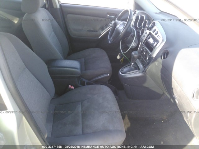 2T1KR32E23C095678 - 2003 TOYOTA COROLLA MATRIX XR SILVER photo 5