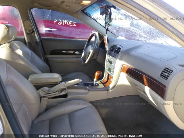 1LNHM86S72Y712617 - 2002 LINCOLN LS 金色 照片 5