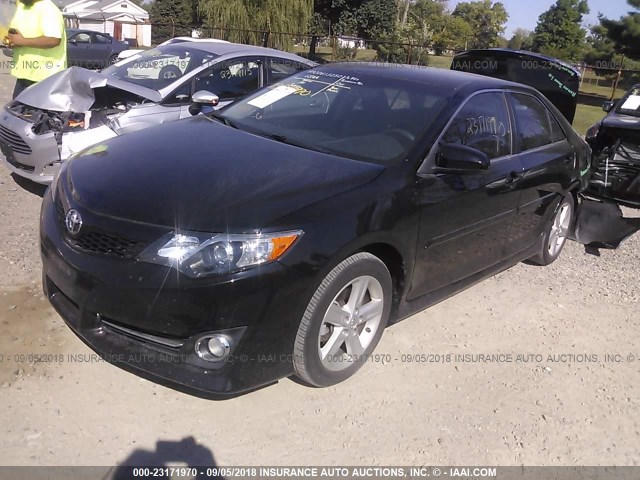4T1BF1FK4EU862980 - 2014 TOYOTA CAMRY L/SE/LE/XLE Qara foto 2