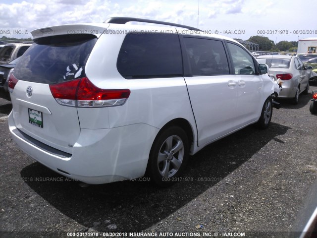 5TDKK3DC5DS336934 - 2013 TOYOTA SIENNA LE WHITE photo 4