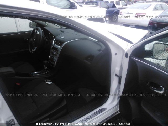 1G1ZC5E10BF317556 - 2011 CHEVROLET MALIBU 1LT თეთრი ფოტო 5