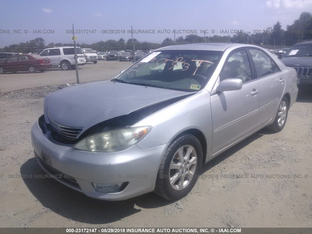 4T1BF30K15U087672 - 2005 TOYOTA CAMRY LE/XLE/SE Gümüş foto 2