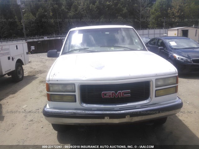 1GTGC33R3XF084825 - 1999 GMC SIERRA C3500 WHITE photo 6