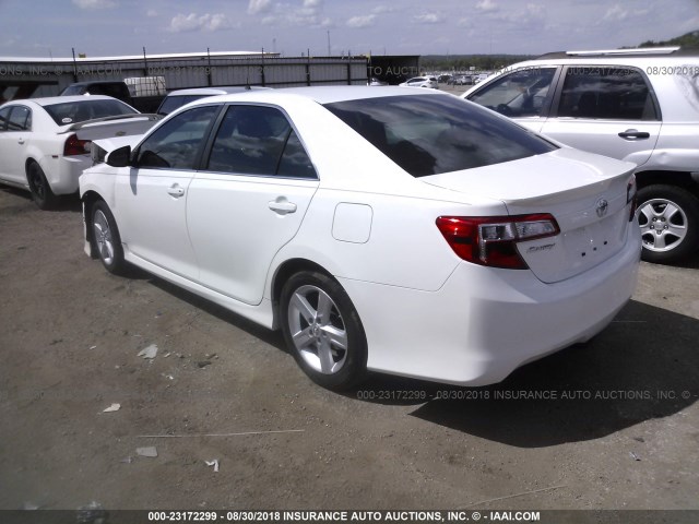 4T1BF1FK4DU297452 - 2013 TOYOTA CAMRY L/SE/LE/XLE თეთრი ფოტო 3