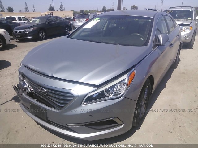 5NPE24AF2GH323389 - 2016 HYUNDAI SONATA SE GRAY photo 2