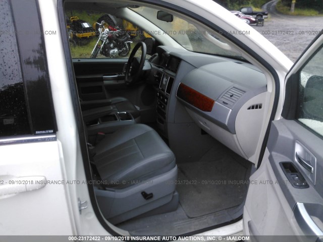 2A8HR54P78R839280 - 2008 CHRYSLER TOWN & COUNTRY TOURING WHITE photo 5