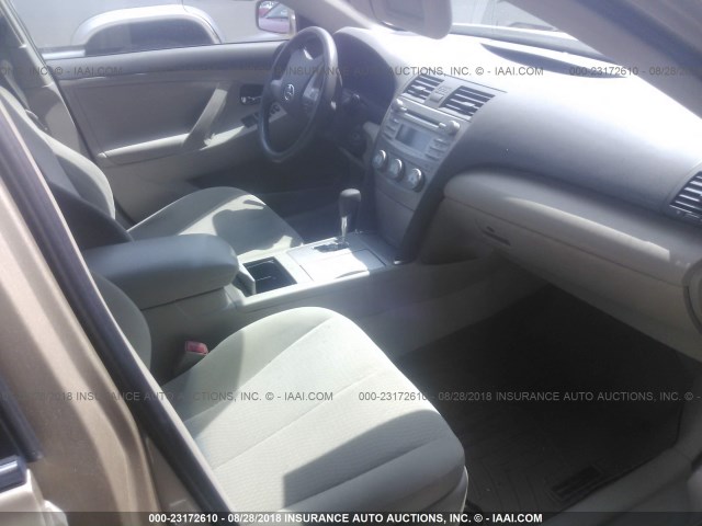 4T1BF3EK2AU013194 - 2010 TOYOTA CAMRY SE/LE/XLE ბეჟი ფოტო 5