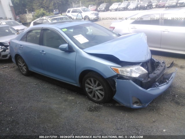 4T4BF1FK8CR184091 - 2012 TOYOTA CAMRY SE/LE/XLE ღია ლურჯი ფოტო 1