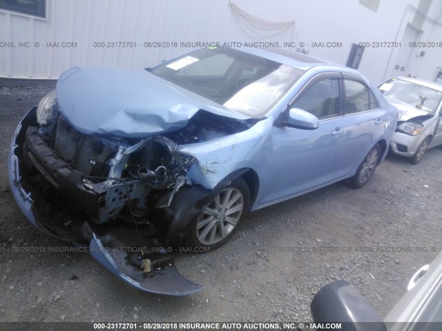 4T4BF1FK8CR184091 - 2012 TOYOTA CAMRY SE/LE/XLE ღია ლურჯი ფოტო 2