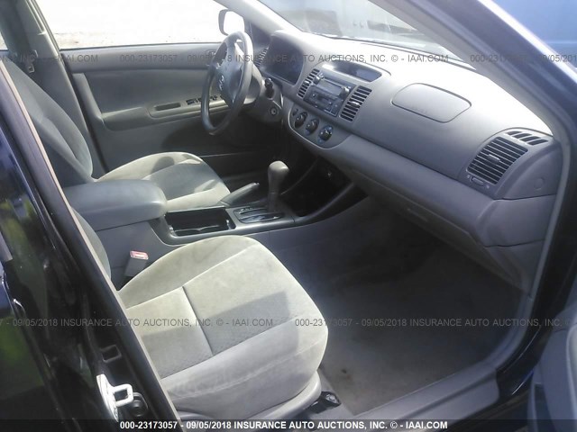 4T1BE32K92U027490 - 2002 TOYOTA CAMRY LE/XLE/SE Qara foto 5