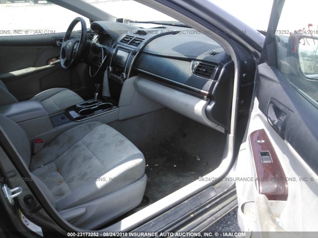 4T4BF1FK0CR203989 - 2012 TOYOTA CAMRY SE/LE/XLE 灰色 照片 5