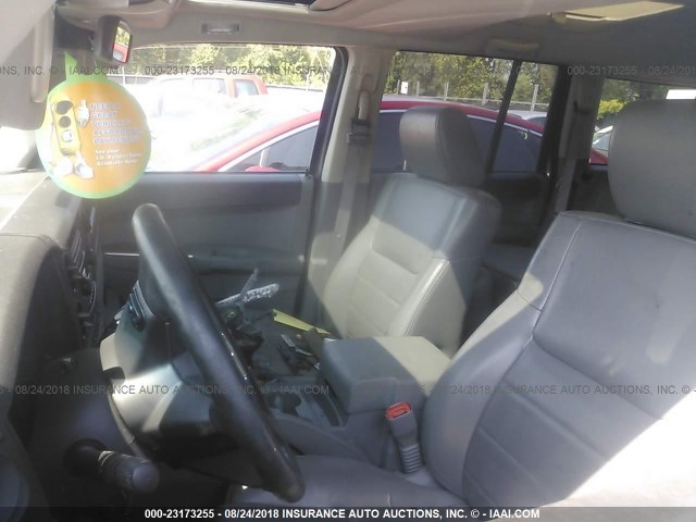 1J8HG48P17C697249 - 2007 JEEP COMMANDER BLACK photo 5