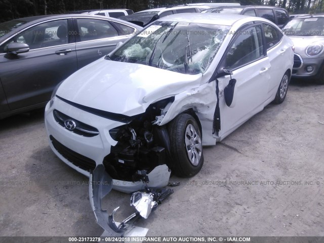 KMHCT4AE1HU368158 - 2017 HYUNDAI ACCENT SE WHITE photo 2