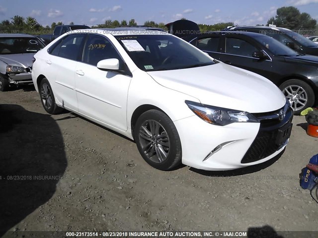 4T1BF1FK5HU431584 - 2017 TOYOTA CAMRY LE/XLE/SE/XSE WHITE photo 1
