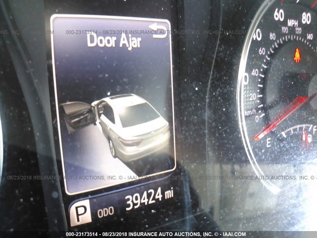 4T1BF1FK5HU431584 - 2017 TOYOTA CAMRY LE/XLE/SE/XSE WHITE photo 7