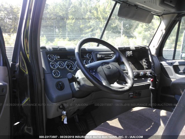 1FUJGLDR5BSAU6226 - 2011 FREIGHTLINER CASCADIA 125  BLACK photo 5